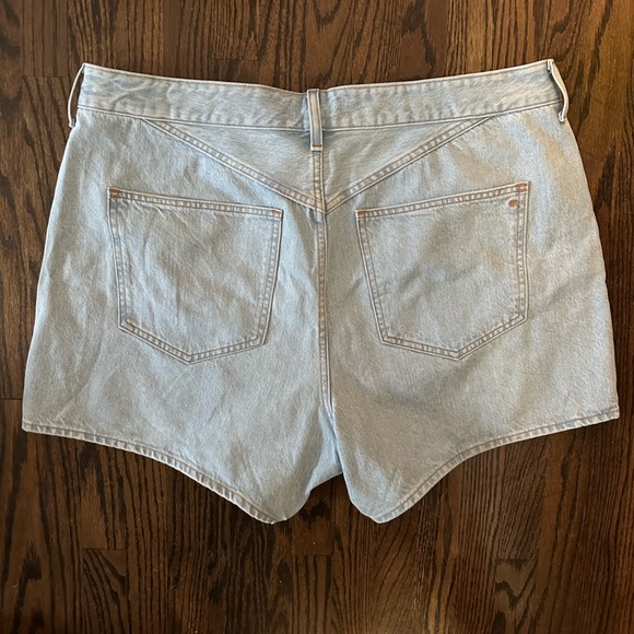 Madewell Plus Mom Jean Mid-Length Denim Shorts - Picture 3 of 9